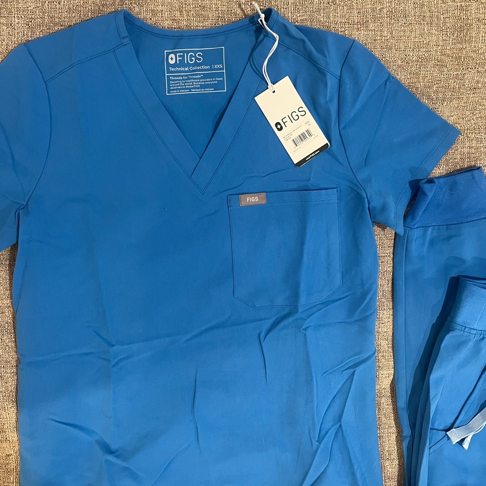 NWT Figs Womens Scrubs Set in Capri Blue (CPB) - Picture 8 of 9